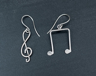 Boucles d'oreilles pendantes et pendantes en argent sterling, note dépareillée, boucles d'oreilles clé de sol en argent, boucles d'oreilles musicien, professeur de musique