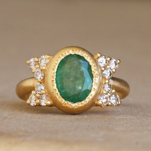 Size 6 Cluster Oval Emerald Engagement Ring with diamonds 18k
