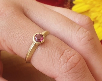 Anello di fidanzamento solitario in oro massiccio 14k con tormalina rosa con opzione di personalizzazione