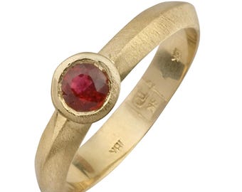 Elegante solitario rubino da 4,3 mm - Oro 14k/18k