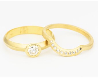 Dainty Wedding Ring Set with Diamonds