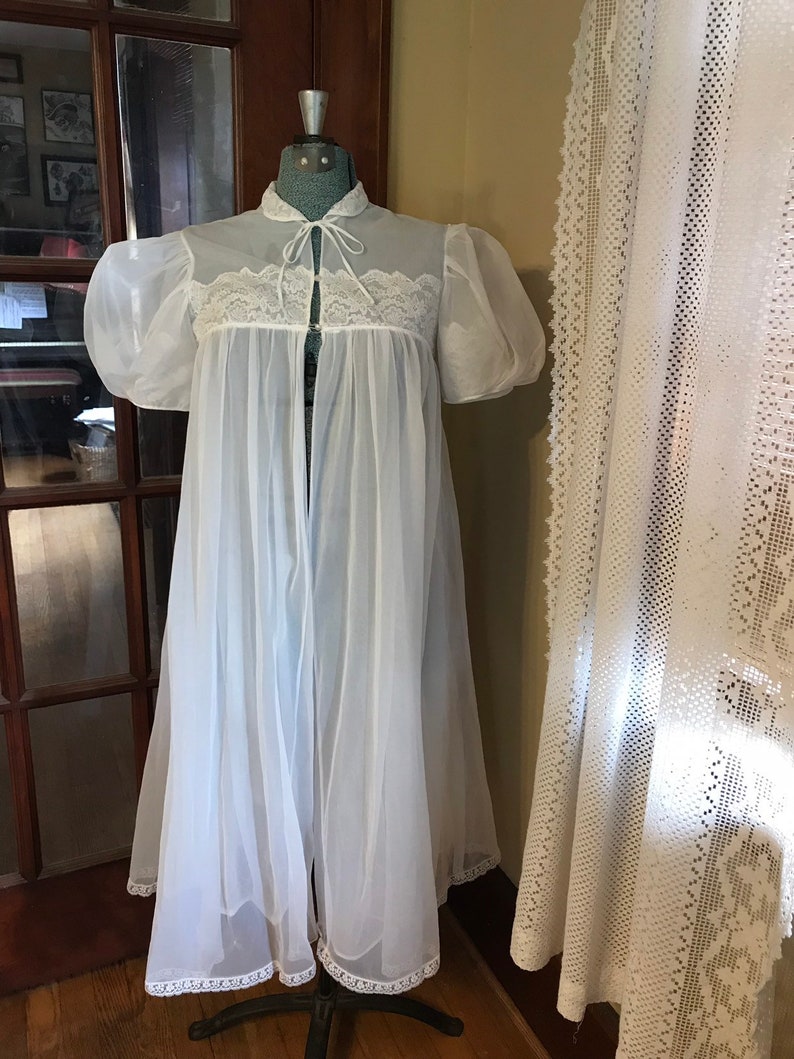 1960/'s White Chiffon Radcliff Nylon Peignoir Dressing Gown