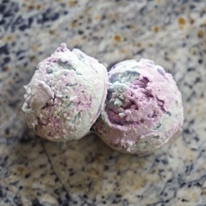 Set of 2 Bubble Scoops Huckleberry Scented, solid bubble bath