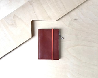MINI CARTERA en piel color tostado oscuro / Cartera de bolsillo / Sección para tarjetas y billetes y sección para monedas con cremallera / Combinación de colores