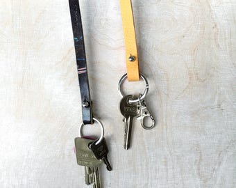 手作りのレザー製ランヤード：イエローベジタブルタンニン鞣し、ピンクの縁取り