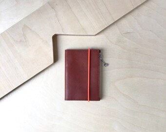 MINI WALLET in dark tan leather / pocket sized wallet / cards and notes section & zip coin section / colour mix