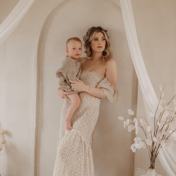 RESERVA 6-8 semanas - Conjunto de dos piezas So Sara en encaje efecto crochet beige (foto de White Pine Pics)