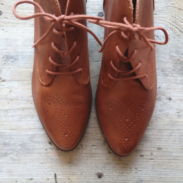 vintage cognac oxford booties - size 7