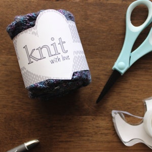 Knit with Love Grey Label - PRINT YOUR OWN, Pflegeanleitung zum Ausdrucken, Socken wickeln, Stricketikett, Strickanhänger, Valentinstag Geschenkanhänger