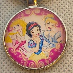 DISNEY PRINCESS Keychain Keyring Disney Gift  Aurora Cinderella Snow White