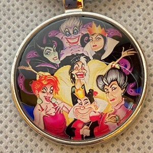 Disney VILLAINS Keychain Keyring - Gift - Ursula, Maleficent, Evil Queen