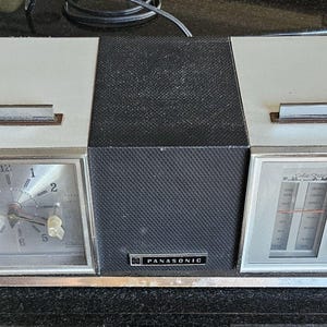 1960s Panasonic Transistor Alarm Clock FM/AM Radio - RC-7467 - Vintage -- Works!