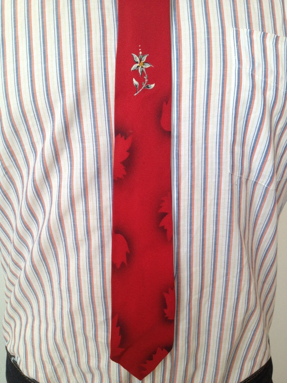 Vintage MENS red skinny tie with hand painted flo… - image 3