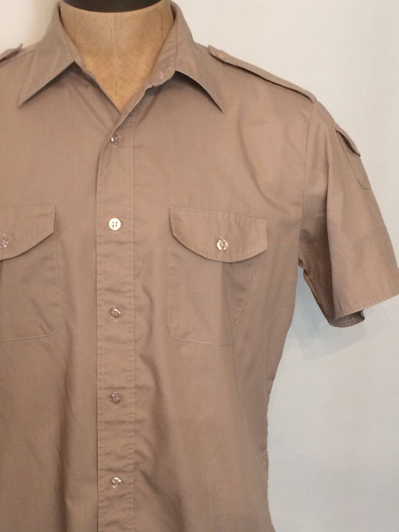 Vintage MENS 1970s Fruit of the Loom military styled khaki short sleeve shirt with epaulettes size L