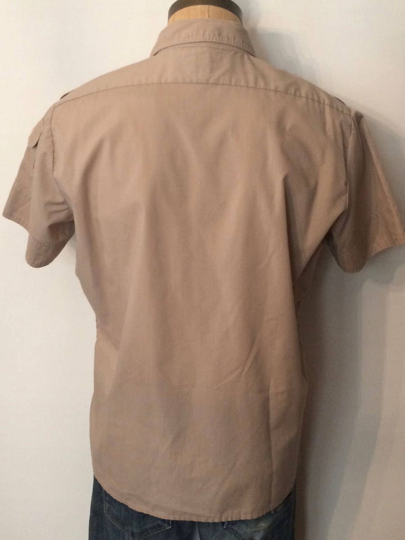 Vintage MENS 1970s Fruit of the Loom military styled khaki short sleeve shirt with epaulettes size L
