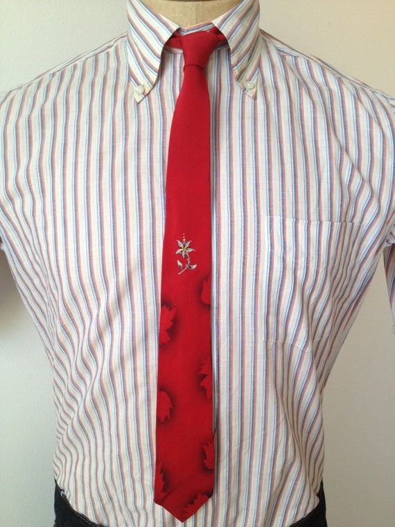 Vintage MENS red skinny tie with hand painted flo… - image 1