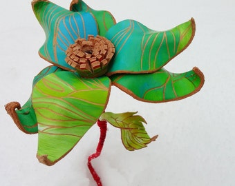 Leather Flowers in Perpetual Bloom. Green.