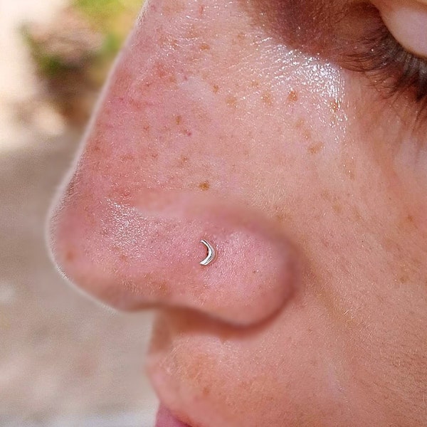 Tiny Moon Nose Stud, Tiny Nose Stud, Moon Nose Ring, Small Moon Nose Stud Ring, Tiny Nose Ring, Délicate navigant, Nose Piercing