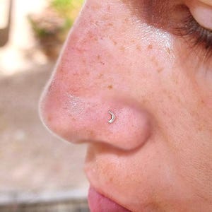 Tiny Moon Nose Stud, Tiny Nose Stud, Moon Nose Ring, Small Moon Nose Stud Ring, Tiny Nose Ring, Dainty Nose Stud, Nose Piercing