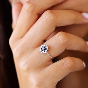 Daisy Ring, Rings for Women, Sterling Silver Ring, Valentine&#39;s Day Gift for Her, Dainty Rings, Flower Ring, Mom Christmas gift from Daughter