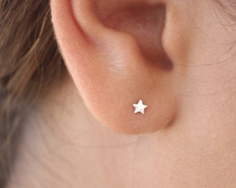 Tiny Star Studs, Star Stud Orecchini, Minimal Sterling Silver Studs, Dainty Celestial Orecchini, Orecchini Oro, Tiny stud, Celestial Small Stud