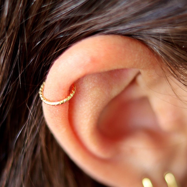 Strukturiertes Helix Piercing, Gold Helix Ohrring, Piercing Helix Manschette, nach vorn Helix Hoop, Helix Ring, Huggie Hoop Ohrringe, Geschenk für sie oder ihn