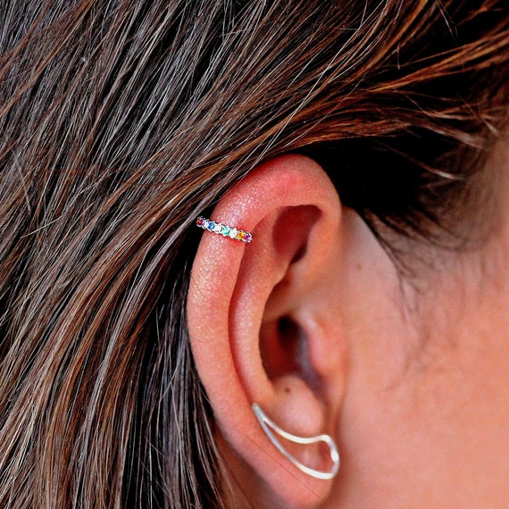 Orecchini A Cerchio Piccoli Huggie LOYATA In Metallo Con Zirconi - Delicati Cerchi Da 1 Cm, Placcati Oro 14k, Ipoallergenici, Regalo In Scatola, Gioielli Artigianali