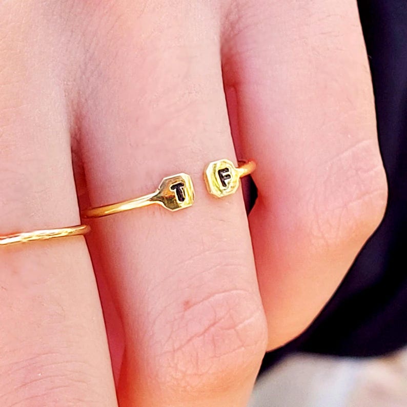 Tiny Initial Ring,Personalized Stacking Rings, Initial stacking RING, Stackable Name Rings, Personalized Jewelry, Initial, Bridesmaid Gift imagem 3