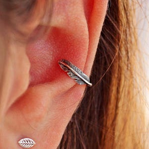Cerchio di conchiglia di piume, piercing in argento sterling o oro a conchiglia, gioielli naturali, polsino di conchiglia, orecchino di conchiglia