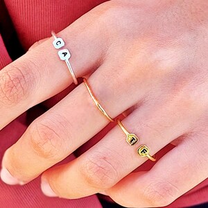 Tiny Initial Ring,Personalized Stacking Rings, Initial stacking RING, Stackable Name Rings, Personalized Jewelry, Initial, Bridesmaid Gift imagem 2