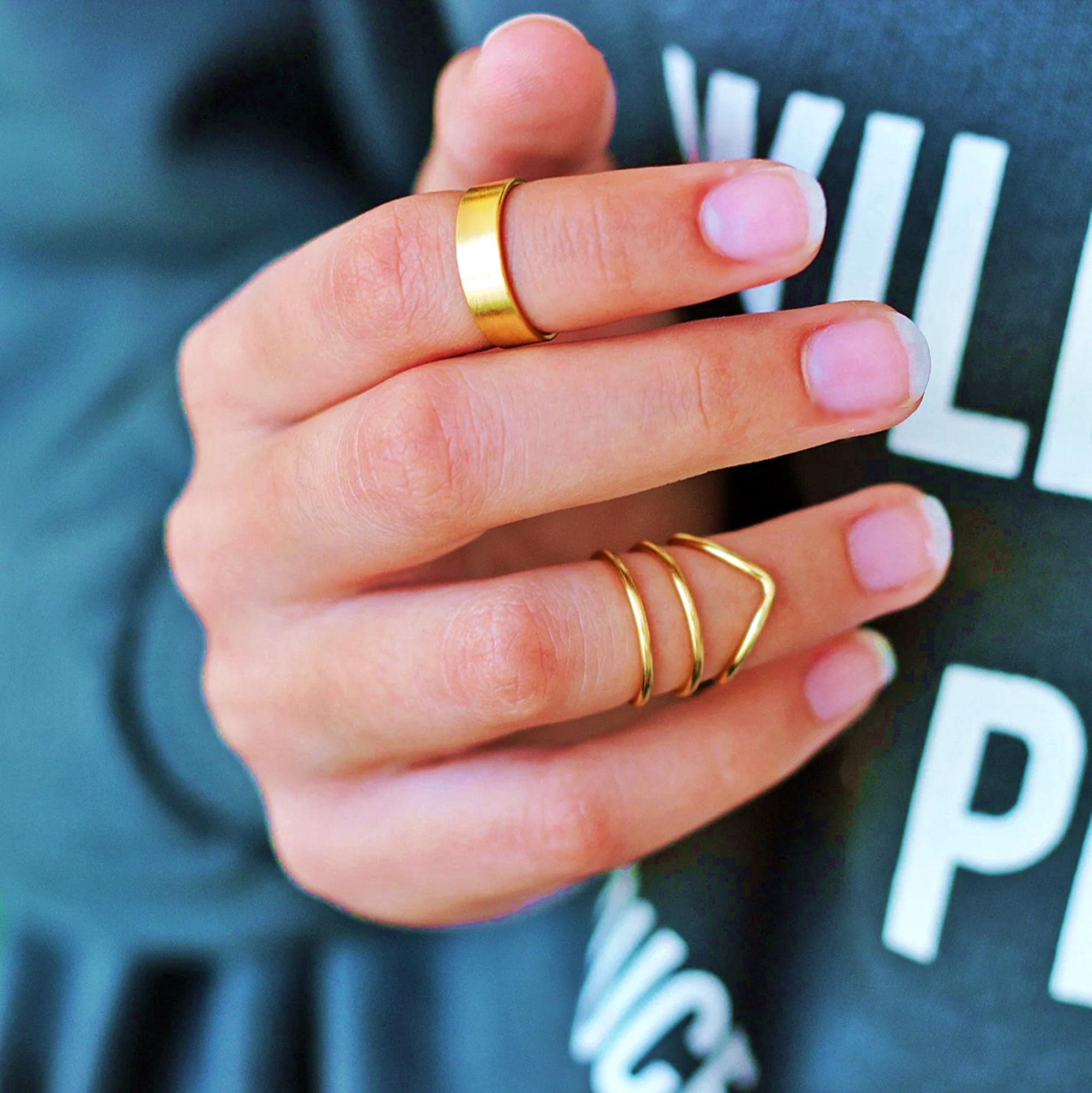 Baicccf Boho Anelli di impilamento in oro per le donne Anelli snodi in oro Set semplice stella luna Anelli di fiori per ragazze adolescenti Anelli estetici impilabili Regali per Tee