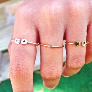 Tiny Initial Ring,Personalized Stacking Rings, Initial stacking RING, Stackable Name Rings, Personalized Jewelry, Initial, Bridesmaid Gift imagem 7