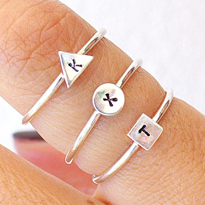 Tiny Initial Ring,Personalized Stacking Rings, Initial stacking RING, Stackable Name Rings, Personalized Jewelry, Initial, Bridesmaid Gift imagem 8