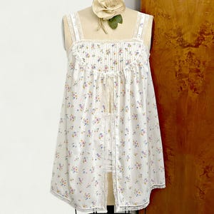 Vintage lingerie 1960s BARBIZON cotton blend batiste floral baby doll pj set /w/ lace trim, 38&quot;  bust/up to 38&quot; hips, Pristine deadstock!
