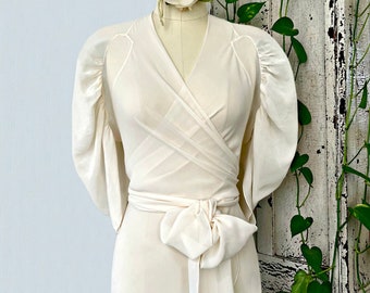 Vintage lingerie 1930s handmade ivory silk chiffon gown /w/ shirred elbow length sleeves, self wrap sash, 36" bust/31" waist, Pristine!