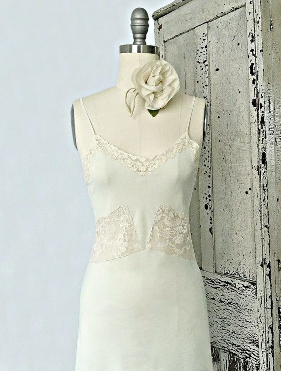 Vintage lingerie 1930s green tinged ivory silk chi