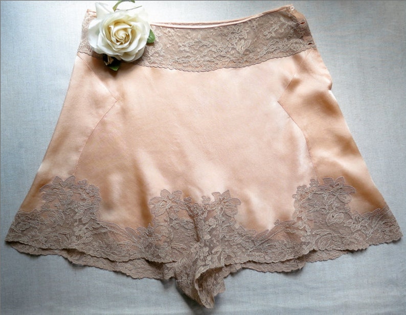 VINTAGE LINGERIE 1930s handmade bias cut silk tap pants peach image 0