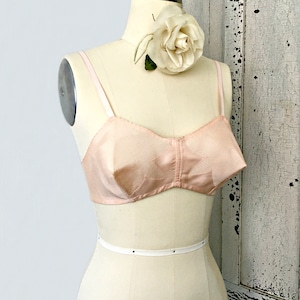 Vintage lingerie 1940s French import NETTY peach ribbed rayon cotton unlined bra, decorative front panel, ribbon straps, 30/32A, PRISTINE!