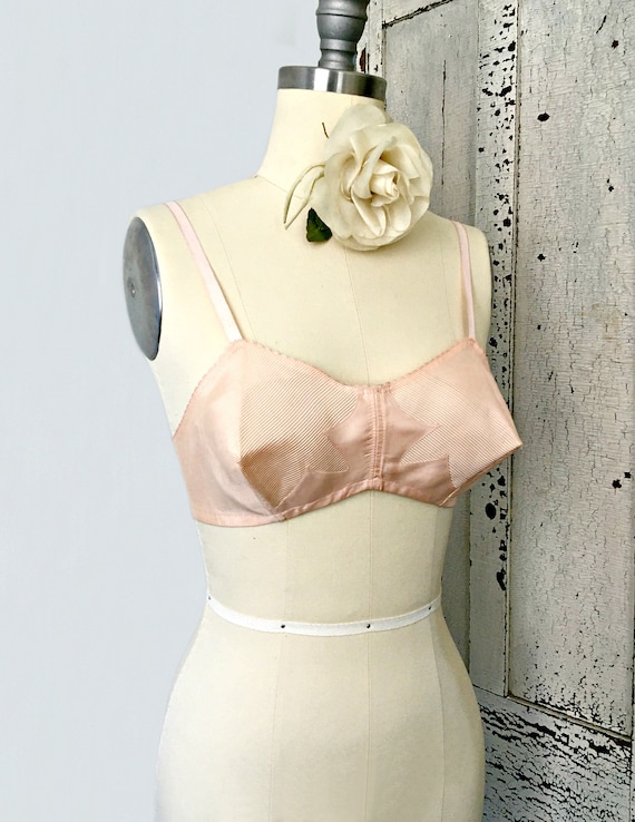 Vintage Lingerie 1940s French Import NETTY Peach Ribbed Rayon Cotton  Unlined Bra, Decorative Front Panel, Ribbon Straps, 30/32A, PRISTINE 