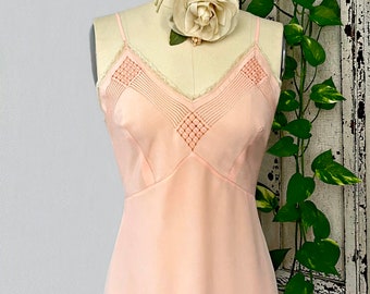 Vintage lingerie 1940s lightweight peach silk bias cut full slip /w/ lace trim & faggoting detail, 37" bust, Pristine condition!