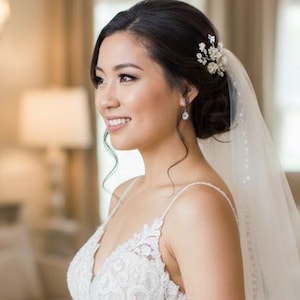 Crystal Bridal Earrings, Round Halo Wedding Earrings, Bridal Jewelry, Wedding Jewelry, Bridesmaid Earrings, Dangle Earrings