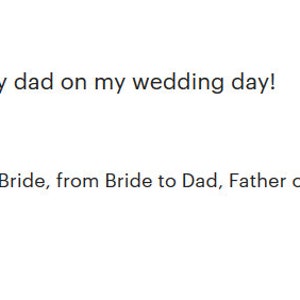 Puede incluir: Un llavero blanco con el texto "Father of the Bride, from Bride to Dad, Father of the Bride keyc..." impreso en &eacute;l. El llavero est&aacute; al lado de una nota escrita a mano.