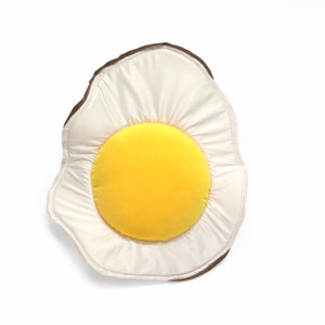 FL4.004 Fried Egg Pillow