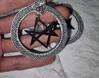 Ouroboros Thelema okkulte Ohrringe, 3 in langem handgemachtes Holz und Laser geschnittene Ohrringe. aleister Crowley Unikat Hexagramm Schmuck