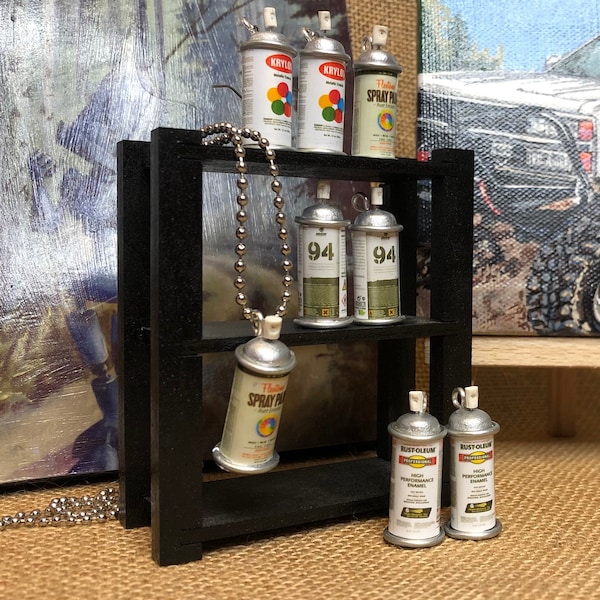 Marquage spray bouteille de peinture boucles d’oreilles collier ou les deux artiste graffiti canettes krypton rustoleum flextone mtn94 bijoux miniatures peintres minuscules