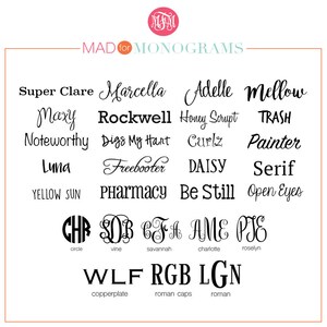 K&ouml;nnte beinhalten: Eine Tabelle mit verschiedenen Monogrammstilen mit Namen und Beschreibungen unter jedem Stil. Die Stile umfassen Kreis, Rebe, Savannah, Charlotte, Roselyn, Kupferplatte, r&ouml;mische Gro&szlig;buchstaben und r&ouml;misch.