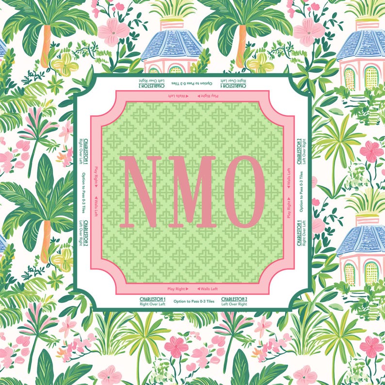 Puede incluir: Papel decorativo con un estampado floral tropical con palmeras, flores rosas y peque&ntilde;os edificios con tejados azules. El centro tiene un dise&ntilde;o enmarcado en verde y rosa con las letras "NMO". El texto alrededor del borde dice "Charleston 1" y "Charleston 2".