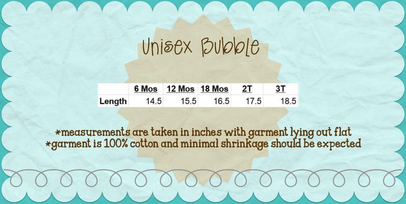 K&ouml;nnte beinhalten: Eine Gr&ouml;&szlig;entabelle f&uuml;r Unisex-Bubble-Kleidung mit Ma&szlig;en in Zoll f&uuml;r die Gr&ouml;&szlig;en 6 Monate, 12 Monate, 18 Monate, 2T und 3T. Die Tabelle zeigt die L&auml;nge jeder Gr&ouml;&szlig;e. Der Text unter der Tabelle besagt, dass die Ma&szlig;e in Zoll mit dem flach liegenden Kleidungsst&uuml;ck genommen werden und dass das Kleidungsst&uuml;ck aus 100% Baumwolle besteht und ein minimales Einlaufen zu erwarten ist.