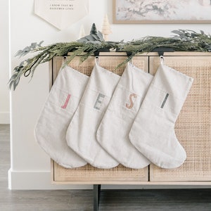 Medias navideñas minimalistas personalizadas, lino personalizado, estilo rústico, neutras, escandinavas, festivas / HECHAS A PEDIDO