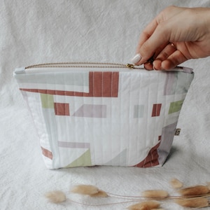 Moderne Geometrische Improv Gesteppte Tasche, große 10x8 handgefertigte Make-up-Tasche, Kosmetik-Reise-Organizer, OOAK Reißverschluss Projekttasche